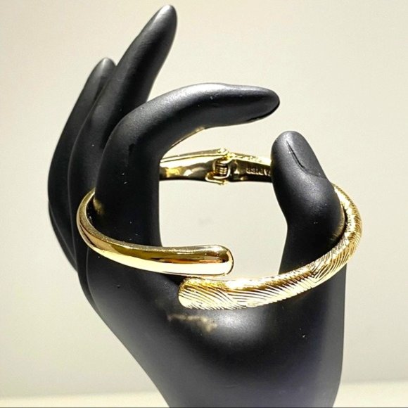 Vintage Napier Marked Gold Toned Wedding Bridesmaid Jewelry Bracelet Bangle - Picture 1 of 6